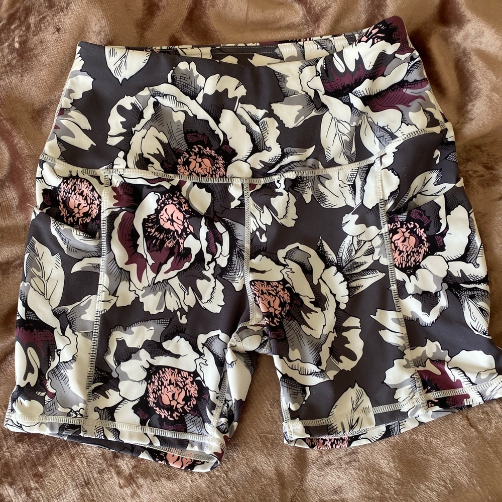 athletic shorts with pockets